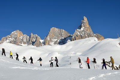 “Quando la neve fa scuola” fa tappa a Passo Rolle per lo ski stage organizzato sotto l’egida delle Fiamme Gialle.