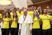 Gli atleti olimpici e paralimpici delle Fiamme Gialle dell’atletica  in visita dal Papa con Athletica Vaticana
