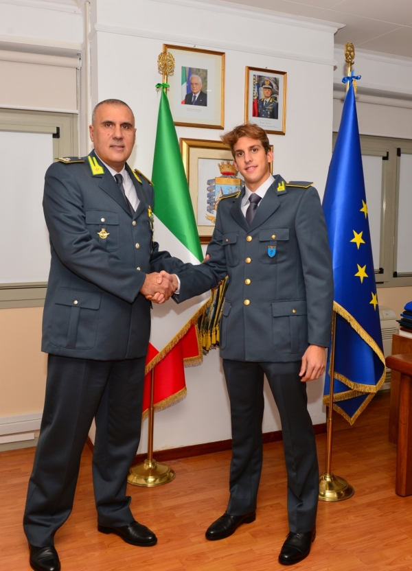 Il Gen. B. Aniello incontra il Finanziere Michele Lamberti reduce dalle 5 medaglie conquistate ai Campionati Europei di Kazan