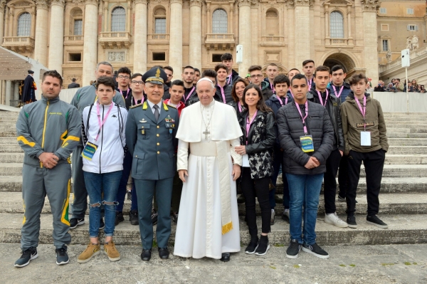 Gli studenti del Campus Fiamme Gialle con Papa Francesco