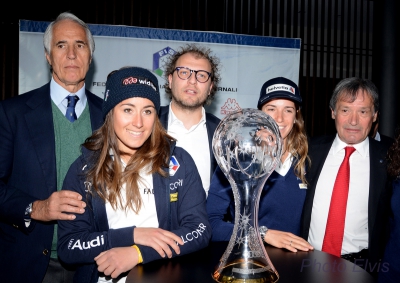 Nella foto da sx: il Pres. del CONI Malagò, Sofia Goggia, il Ministro per lo Sport Lotti, Marta Bassino e il Pres. FISI Roda (ph. Elvis)