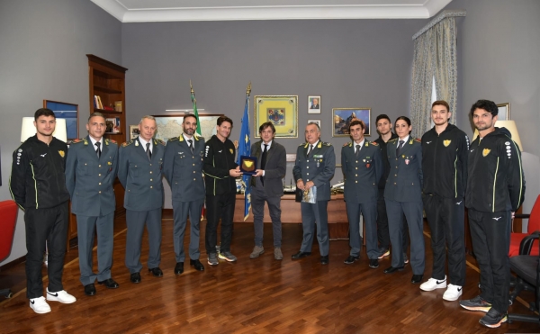 A Palermo le Fiamme Gialle dell’atletica incontrano gli studenti del Gonzaga Campus e il Comandante Regionale Sicilia.