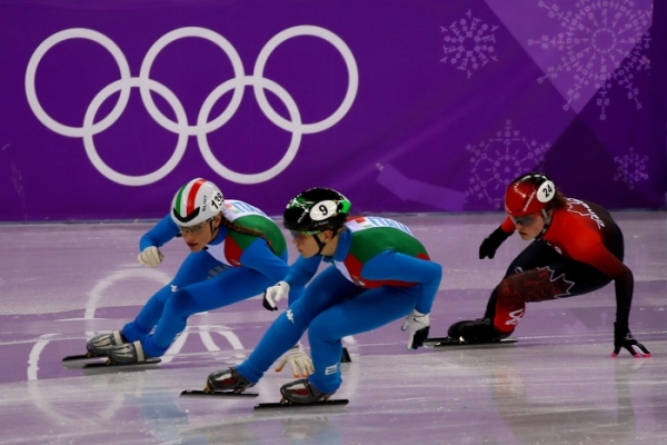 Fase di cambio fra Fontana e Valcepina nella staffetta femminile a PyeongChang