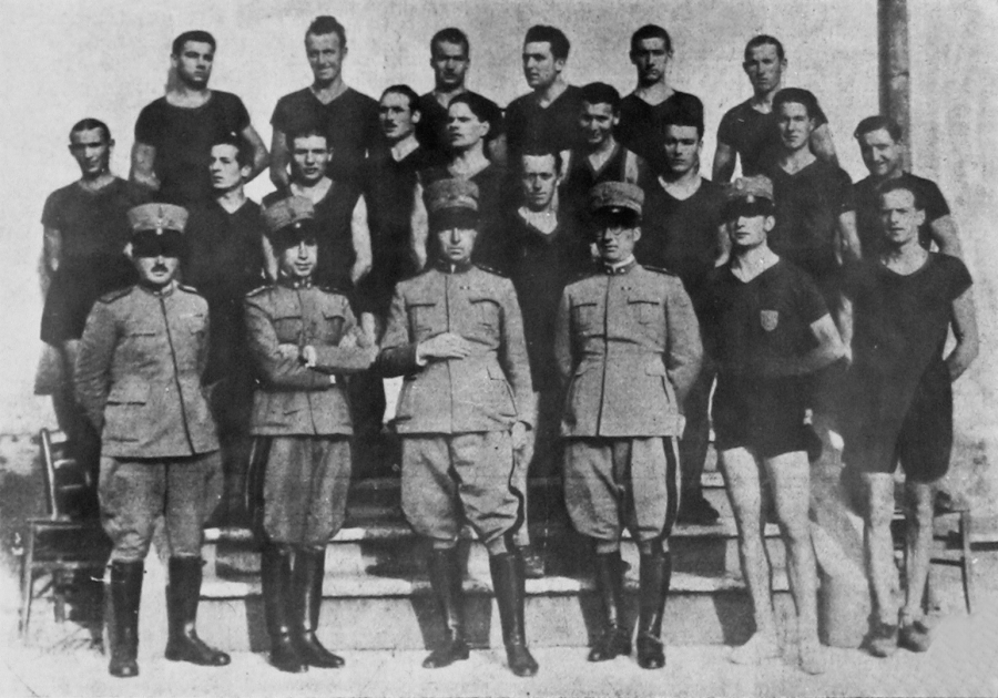 La squadra di atleticaleggera seconda classificata al Campionato d&#039;Italia Centro-Meridionale (Roma 1933)
