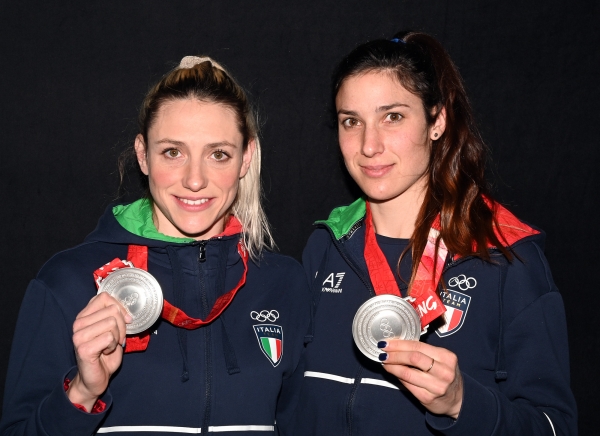Le “sorelle d’argento” sono tornate a casa. Martina e Arianna Valcepina accolte oggi a Milano-Malpensa dai colleghi delle Fiamme Gialle.